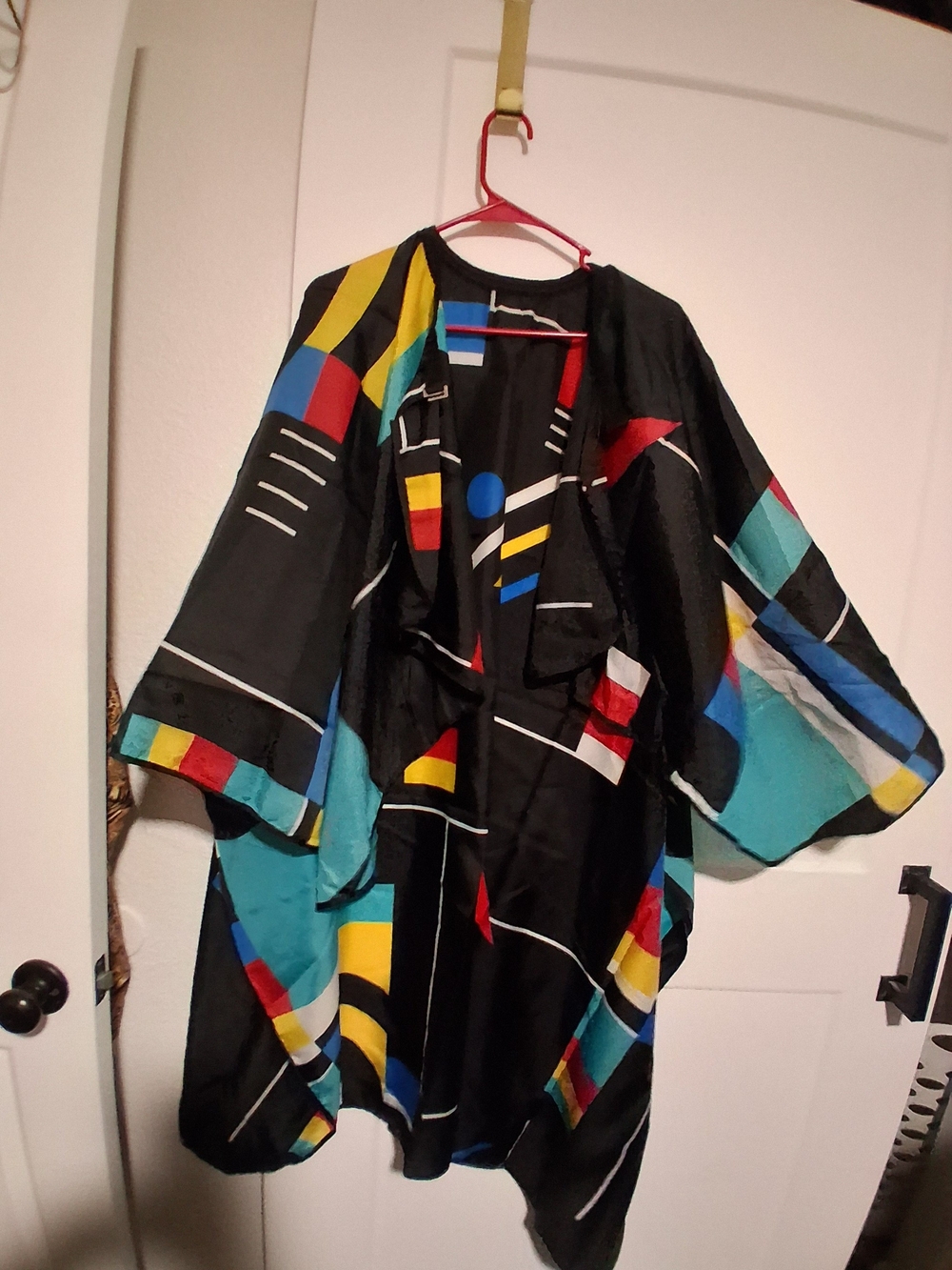 Black Geometric Print Kimono Salon Cape
